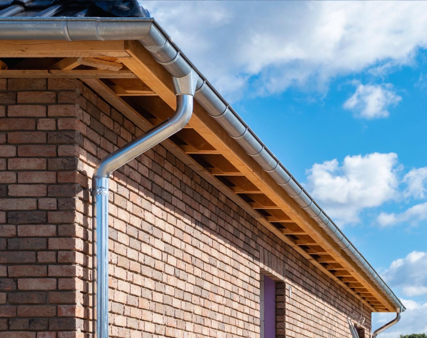 Seamless gutter installation in Sennett, NY on residential home